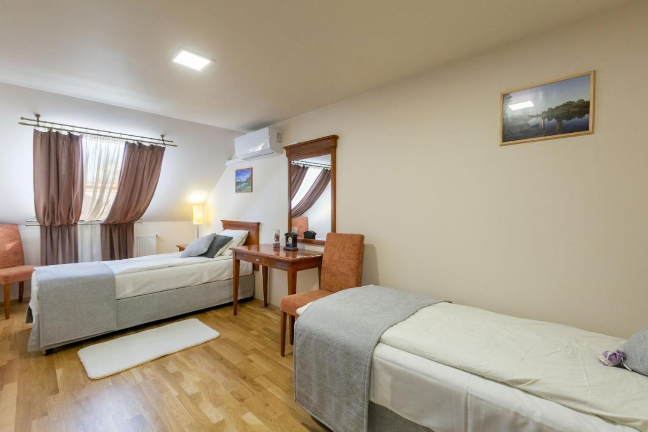Hotel Barkoscinege Vendeghaz à Geberjen Extérieur photo