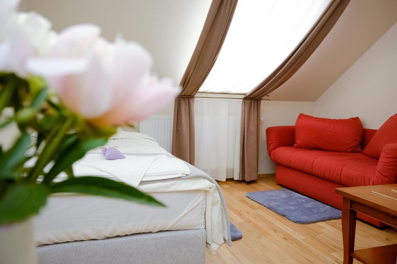Hotel Barkoscinege Vendeghaz à Geberjen Extérieur photo
